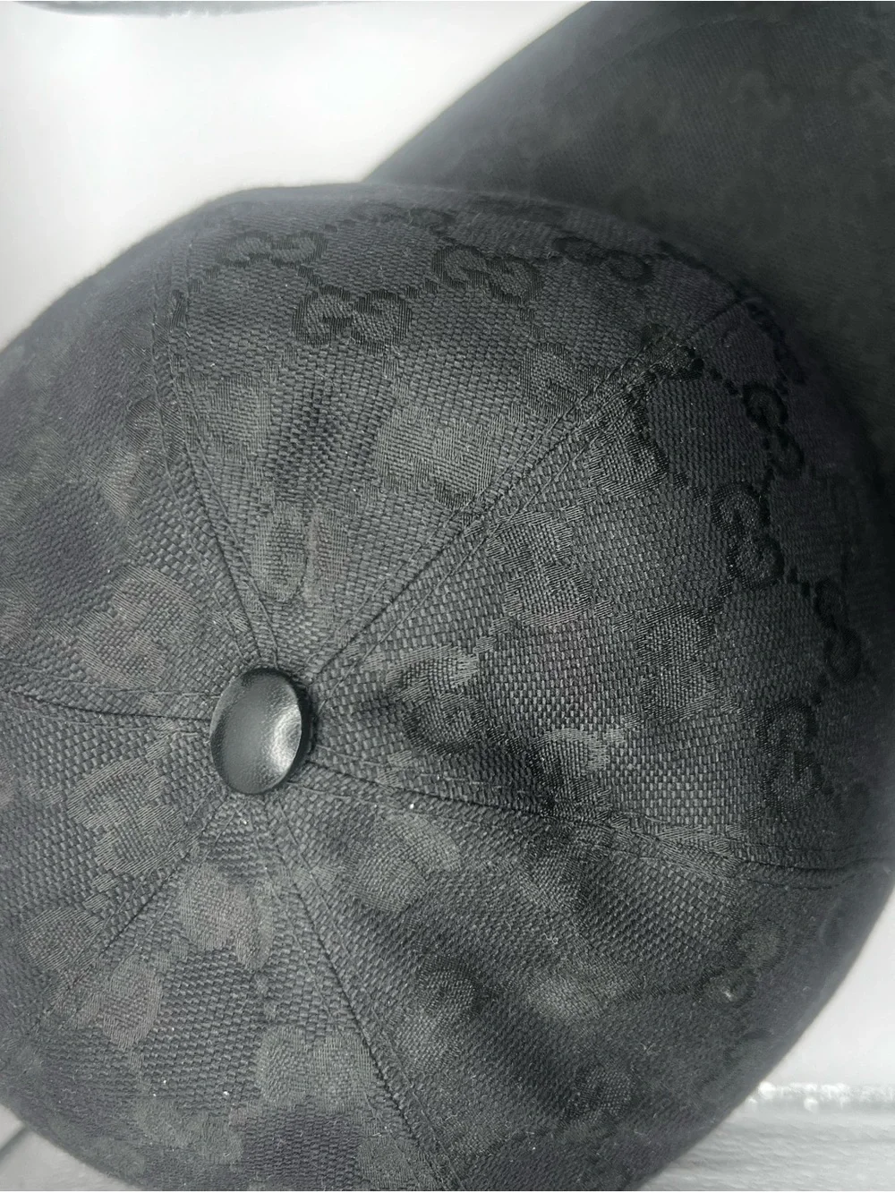 Unisex Gucci hat in black only worn 5 times